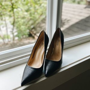 black court heels (size US 7)